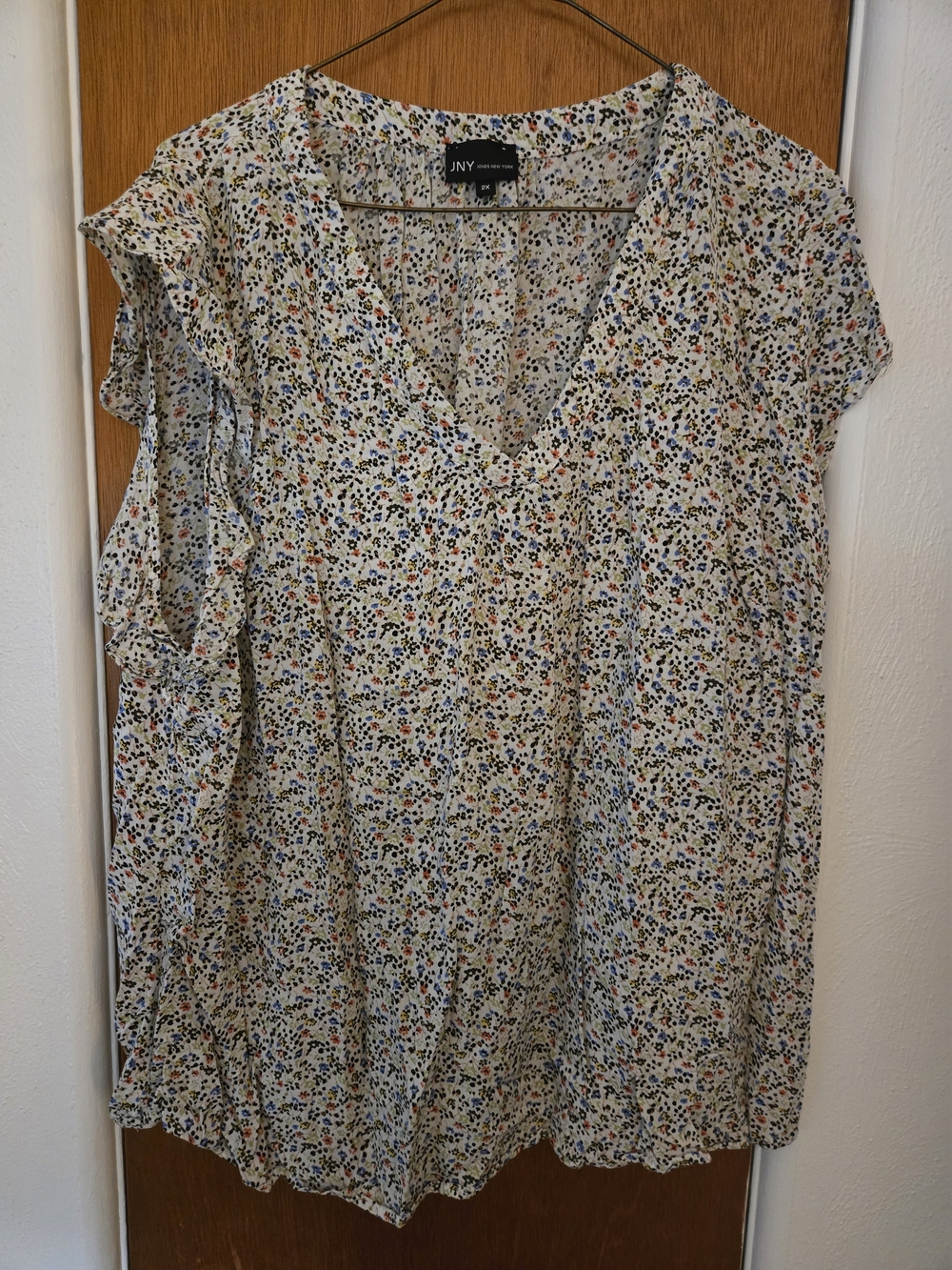 JNY Women's Cream Floral V-Neck Blouse
